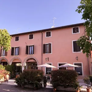 https://corte-malaspina-sandra.hotelinveneto.com